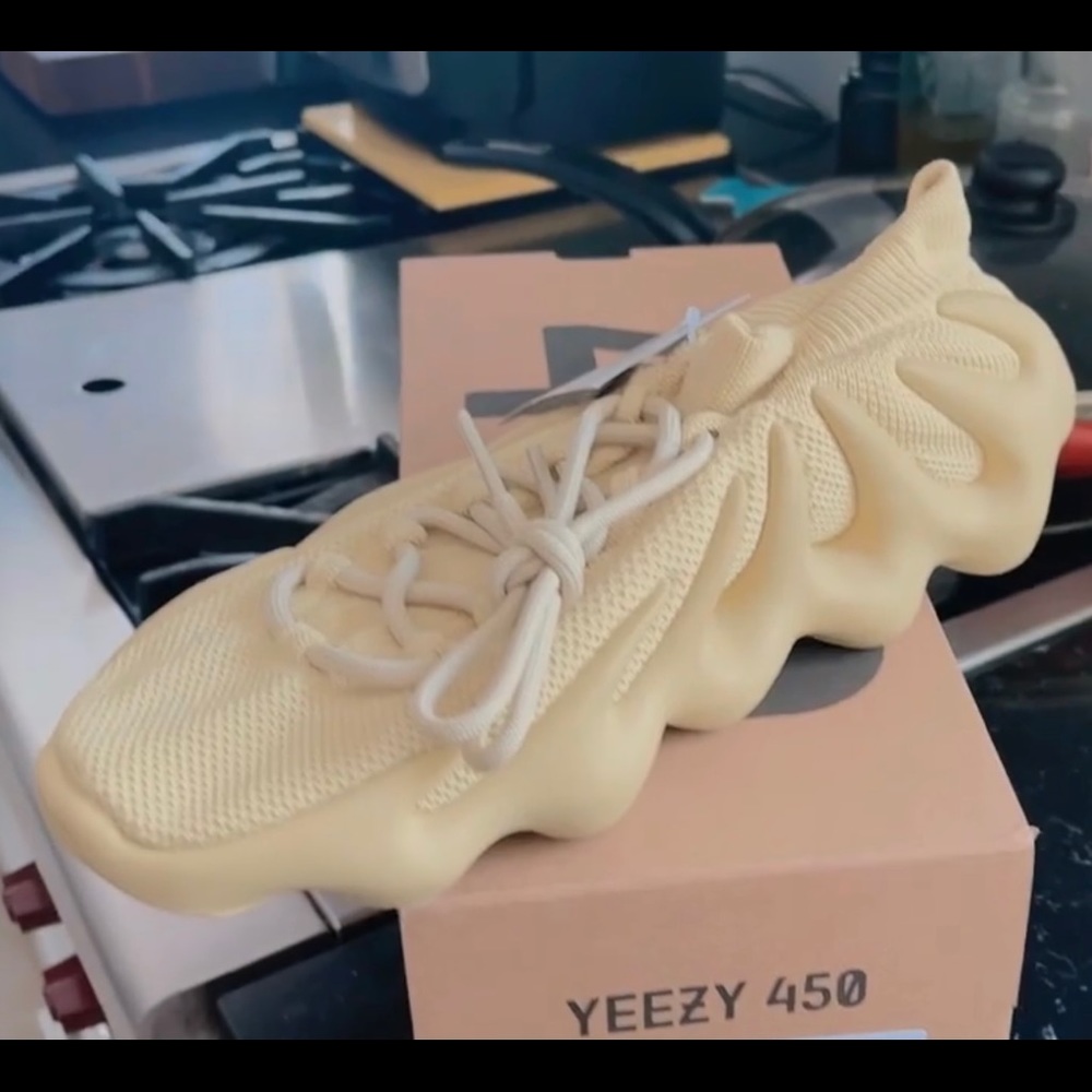 Brand new never used Yeezy 450 in sulfur